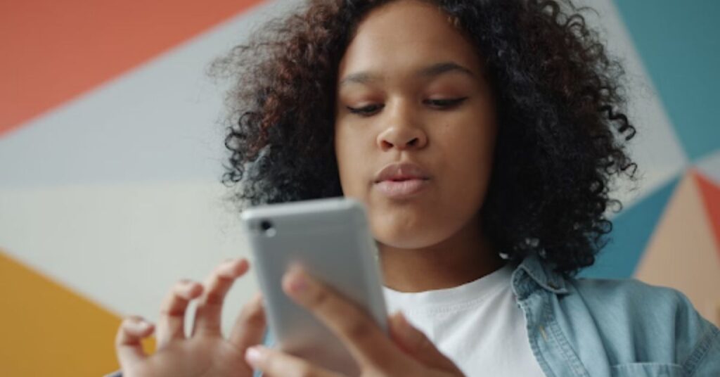 penggunaan komunikasi digital melalui media sosial